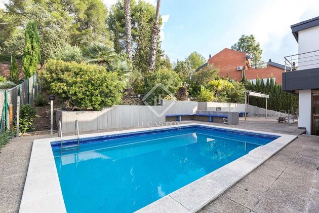 Foto 1 de Venta de chalet en Sant Just Desvern de 6 habitaciones con piscina y garaje