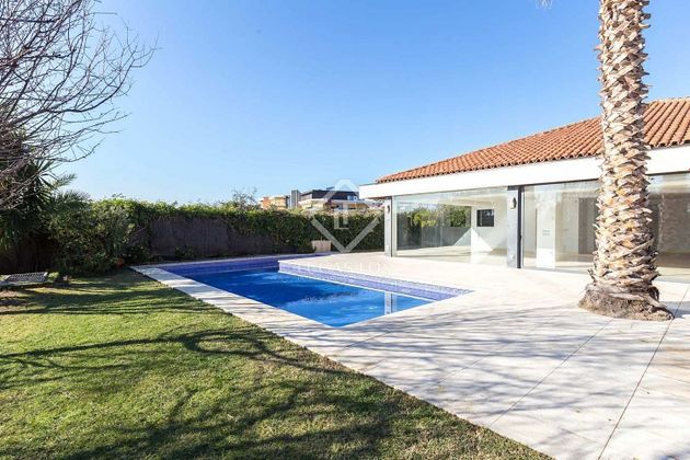 Foto 1 de Casa en venda a Ciutat Diagonal - La Miranda - La Mallola de 4 habitacions amb piscina i jardí