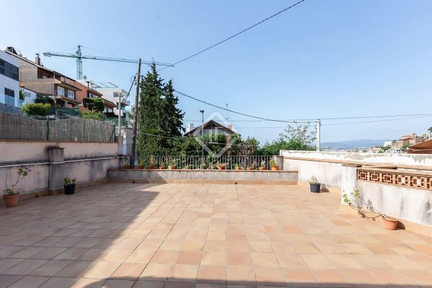 Foto 2 de Venta de chalet en Ciutat Diagonal - La Miranda - La Mallola de 6 habitaciones con terraza y piscina