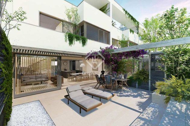 Foto 1 de Casa adossada en venda a Ciutat Diagonal - La Miranda - La Mallola de 5 habitacions amb terrassa i garatge