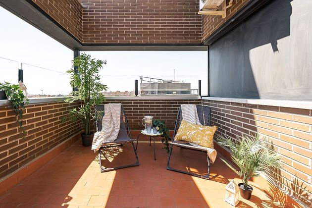 Foto 1 de Àtic en venda a Entrevías de 1 habitació amb terrassa i aire acondicionat