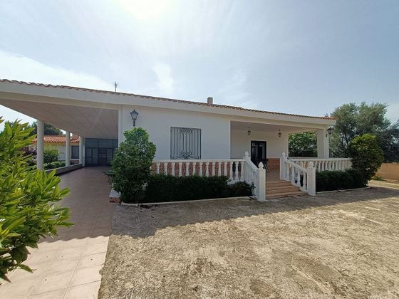 Foto 2 de Casa rural en venta en Elda de 5 habitaciones con terraza y piscina