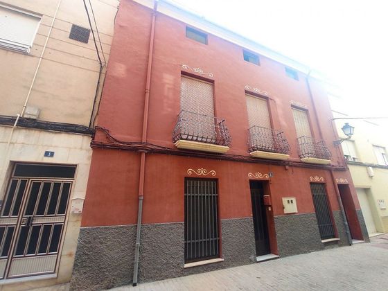 Foto 1 de Venta de chalet en Almansa de 6 habitaciones con terraza