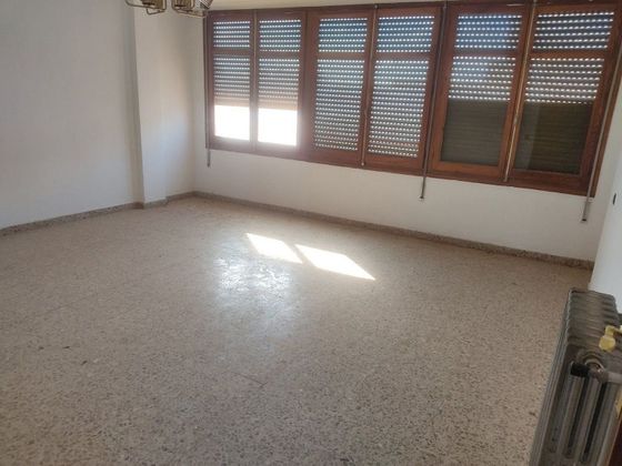 Foto 2 de Venta de piso en Almansa de 4 habitaciones con balcón y calefacción