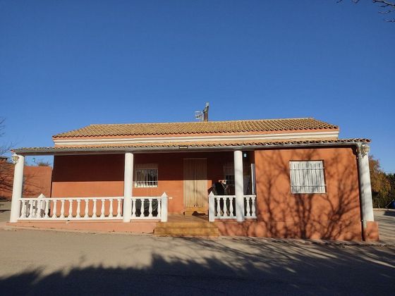 Foto 1 de Venta de chalet en Almansa de 5 habitaciones con piscina y garaje