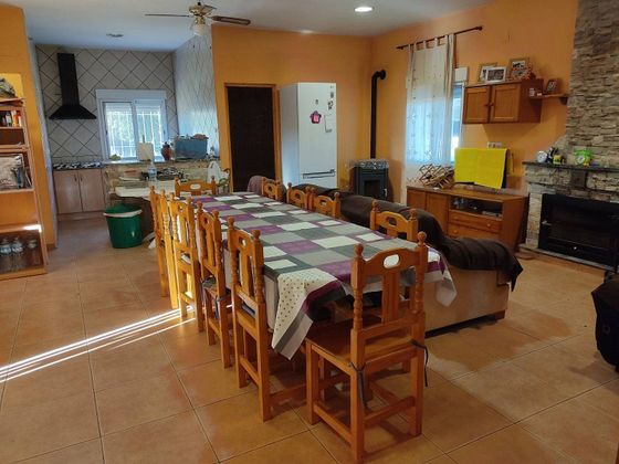 Foto 2 de Venta de chalet en Almansa de 5 habitaciones con piscina y garaje