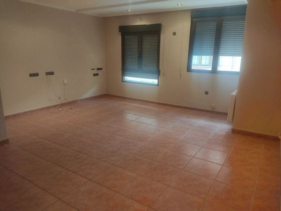 Foto 2 de Venta de piso en Almansa de 3 habitaciones con calefacción
