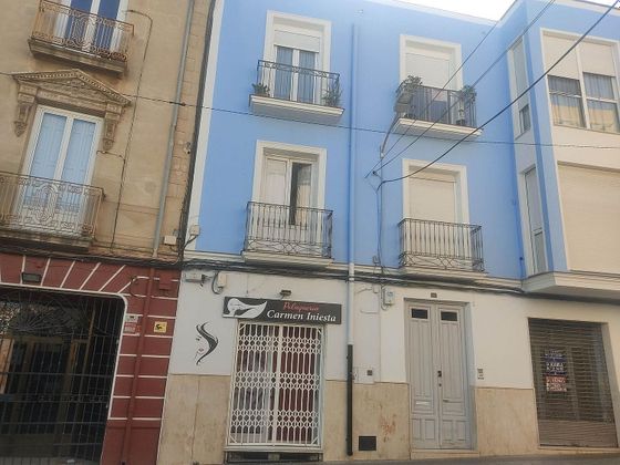 Foto 1 de Pis en venda a Almansa de 4 habitacions amb balcó