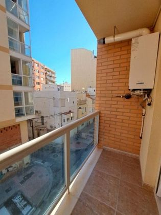 Foto 2 de Pis en venda a calle De Les Ànimes de 4 habitacions amb balcó i calefacció
