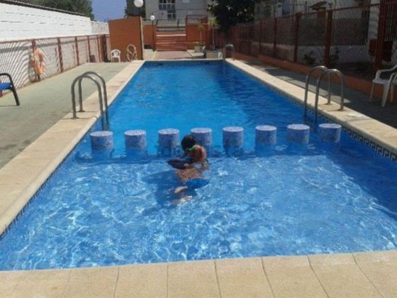 Foto 2 de Pis en lloguer a calle De la Volta de 1 habitació amb terrassa i piscina