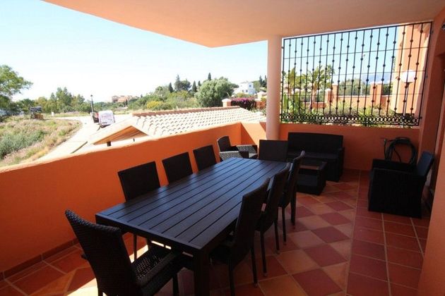 Foto 2 de Piso en alquiler en Elviria de 3 habitaciones con terraza y piscina