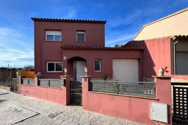 Foto 2 de Casa en venda a Torroella de Fluvià de 4 habitacions amb terrassa i piscina