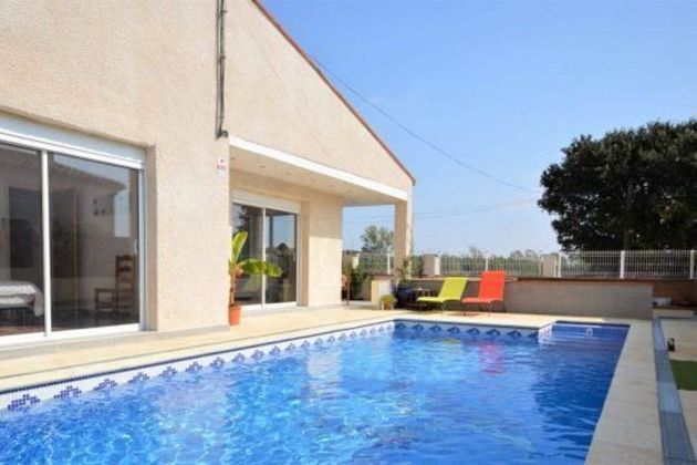 Foto 1 de Casa en venta en Sant Miquel de Fluvià de 4 habitaciones con terraza y piscina