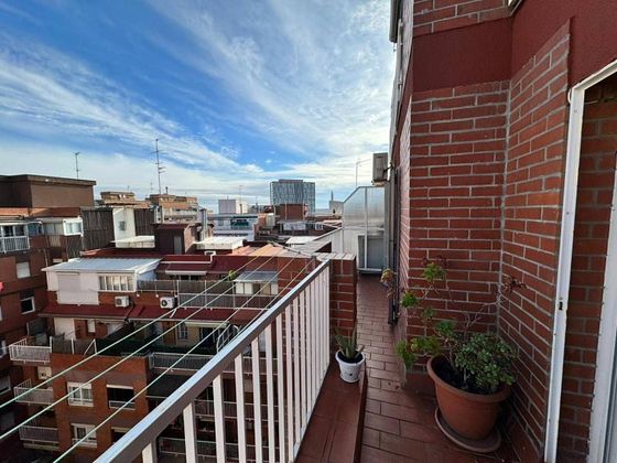 Foto 1 de Ático en venta en Porta de 2 habitaciones con balcón y aire acondicionado