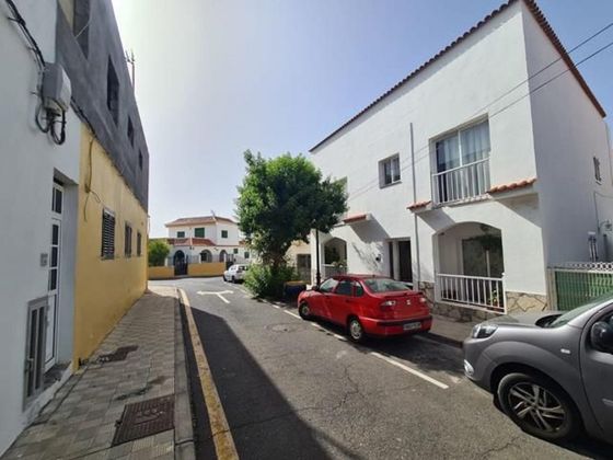 Foto 1 de Pis en venda a calle Prolongación Vega Salvador Tercera de 2 habitacions amb terrassa