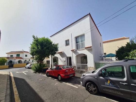 Foto 2 de Pis en venda a calle Prolongación Vega Salvador Tercera de 2 habitacions amb terrassa
