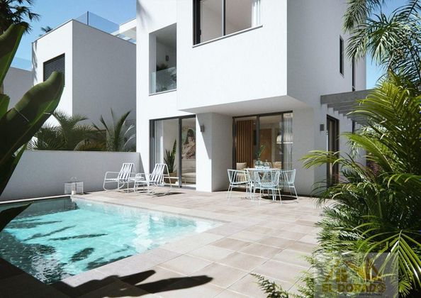 Foto 2 de Casa en venda a El Mojón de 4 habitacions amb piscina i garatge