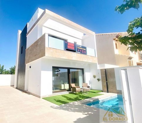 Foto 2 de Casa en venda a San Pedro del Pinatar de 3 habitacions amb terrassa i piscina