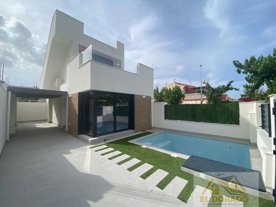 Foto 1 de Casa en venda a Centro - Alcazares, Los de 3 habitacions amb terrassa i piscina