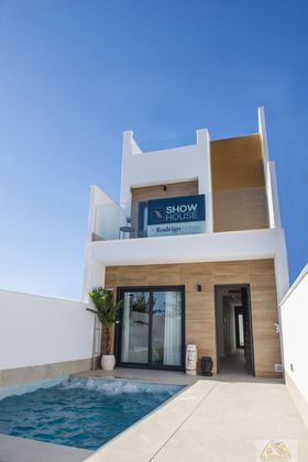 Foto 1 de Casa adosada en venta en San Pedro del Pinatar de 3 habitaciones con terraza y piscina