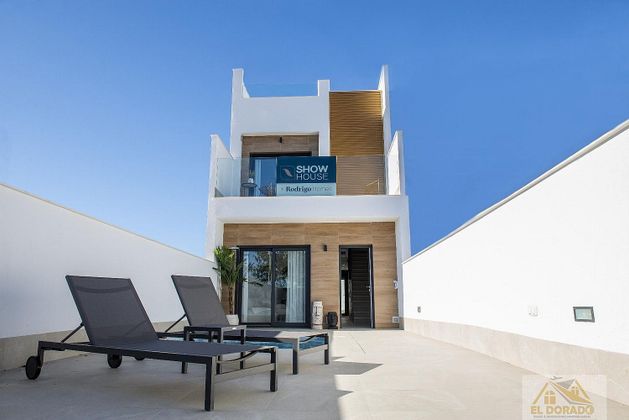 Foto 2 de Casa adosada en venta en San Pedro del Pinatar de 3 habitaciones con terraza y piscina