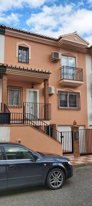 Foto 1 de Casa adosada en venta en calle Rio Genil de 4 habitaciones con balcón y aire acondicionado