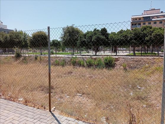 Foto 2 de Venta de terreno en calle Rafael Alberti de 1147 m²