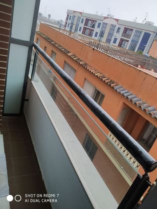 Foto 1 de Piso en venta en calle Germàns Margalló de 2 habitaciones con garaje y balcón