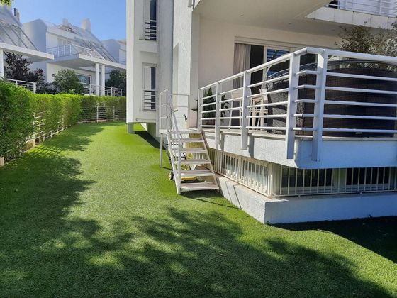 Foto 2 de Casa adossada en venda a calle De L'ametler de 5 habitacions amb terrassa i piscina