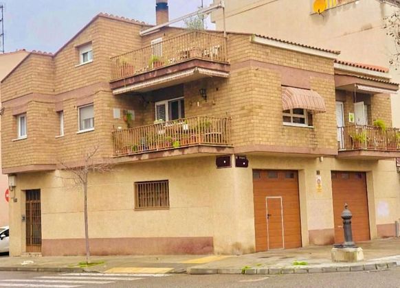 Foto 1 de Casa en venda a calle Antoni Solé de 6 habitacions amb terrassa i balcó