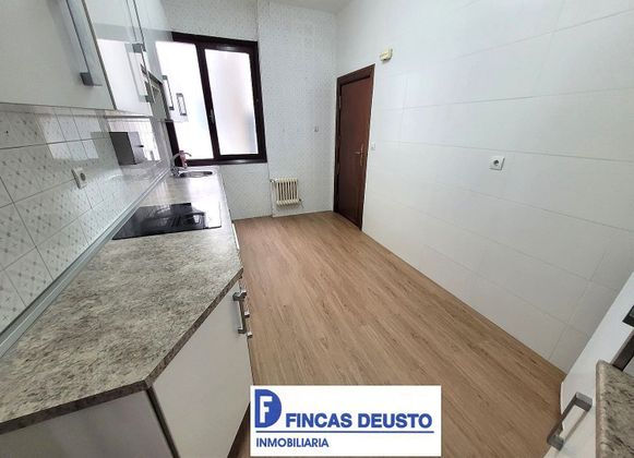 Foto 2 de Pis en venda a San Pedro de Deusto-La Ribera de 3 habitacions amb terrassa i garatge