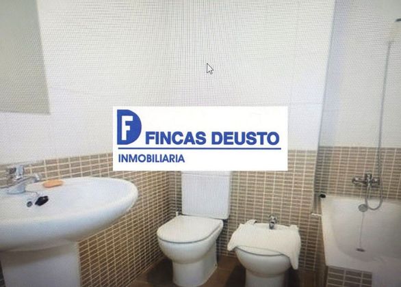 Foto 2 de Piso en alquiler en San Pedro de Deusto-La Ribera de 5 habitaciones con muebles y calefacción