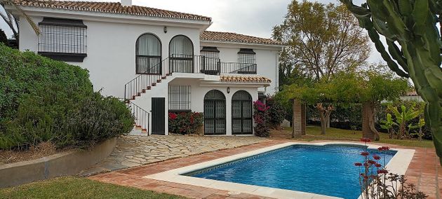 Foto 1 de Xalet en venda a Manilva de 6 habitacions amb terrassa i piscina