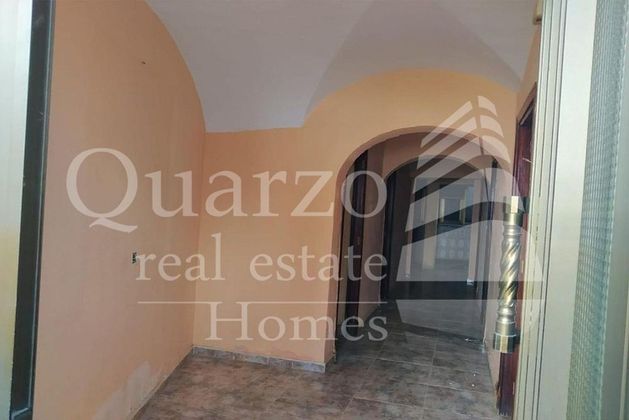 Foto 2 de Casa en venda a Arroyomolinos (Cáceres) de 3 habitacions i 224 m²