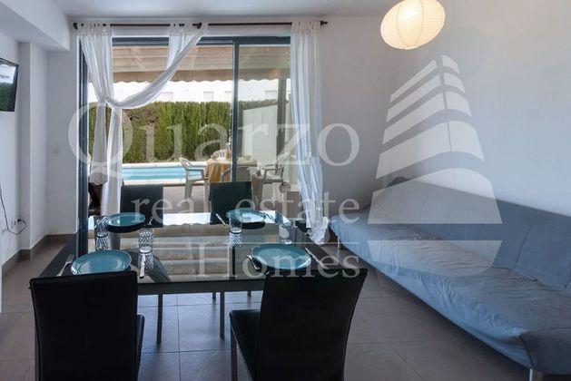 Foto 2 de Xalet en venda a Oliva Nova de 2 habitacions amb piscina i garatge