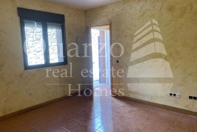 Foto 2 de Casa adossada en venda a Pastrana de 9 habitacions amb garatge