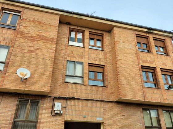 Foto 1 de Venta de piso en calle Vasijeros de 3 habitaciones y 115 m²