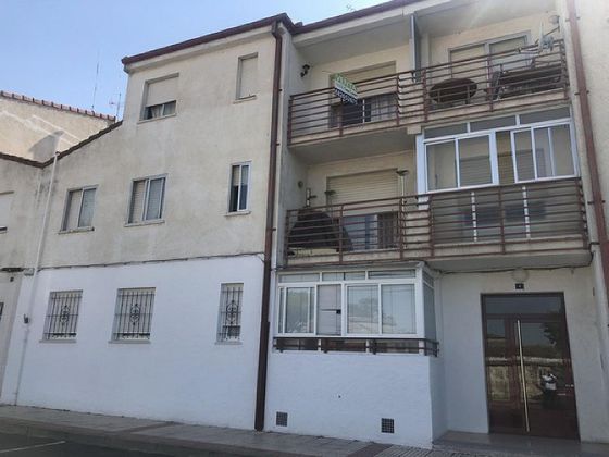 Foto 2 de Piso en venta en Peñaranda de Bracamonte de 3 habitaciones con terraza