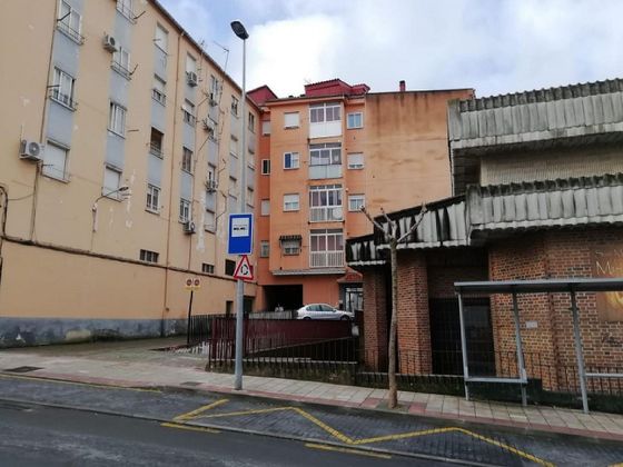 Foto 2 de Pis en venda a calle Estación de Ferrocarril de 4 habitacions amb terrassa i garatge