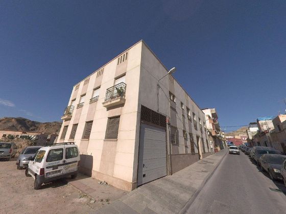 Foto 1 de Venta de piso en Centro - Almería de 3 habitaciones con piscina