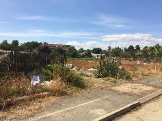 Foto 2 de Venta de terreno en Sanlúcar la Mayor de 2630 m²