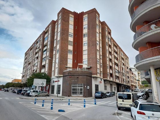 Foto 2 de Venta de piso en Villena de 4 habitaciones con garaje y balcón