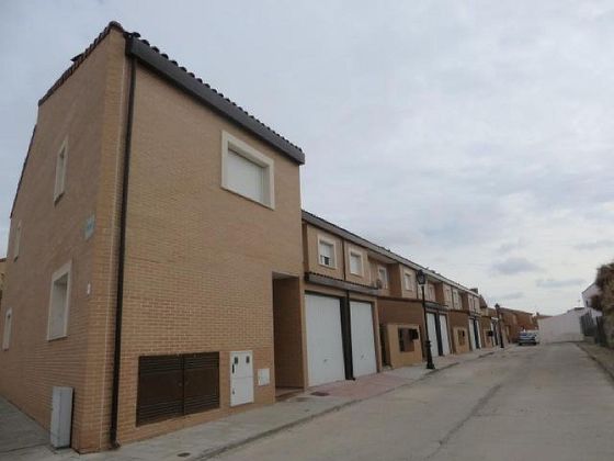Foto 1 de Casa en venda a Huerta de Valdecarábanos de 5 habitacions amb garatge