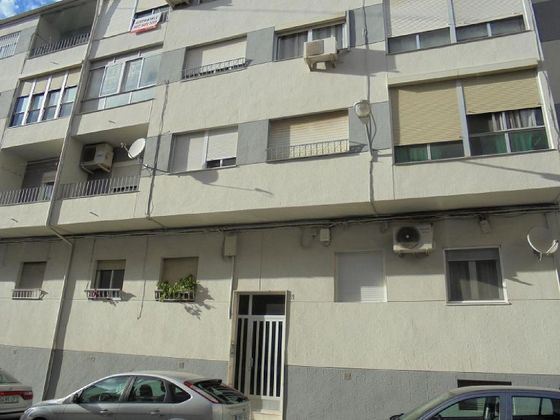 Foto 1 de Venta de piso en Villena de 3 habitaciones con balcón