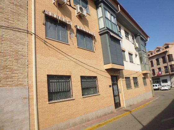 Foto 1 de Venta de piso en Casarrubios del Monte pueblo de 2 habitaciones con garaje y ascensor
