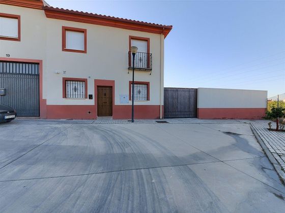 Foto 2 de Casa en venda a Pedro Abad de 3 habitacions amb garatge