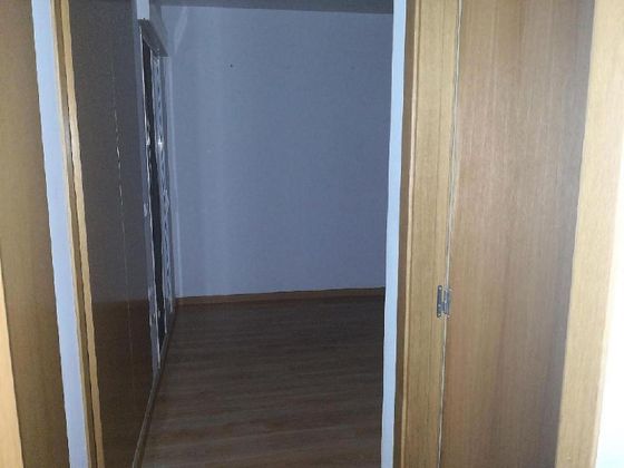 Foto 1 de Piso en venta en Elda de 1 habitación con garaje y ascensor