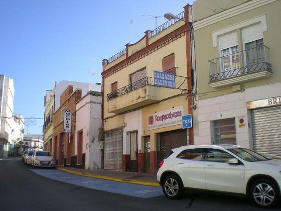 Foto 2 de Venta de terreno en Centro - Alcalá de Guadaira de 739 m²