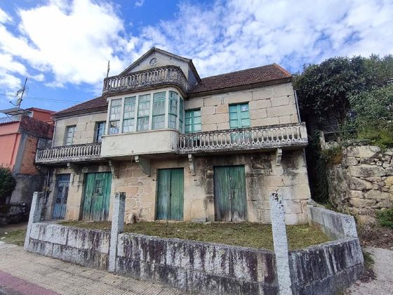 Foto 2 de Casa en venda a calle Fermín Bouza Brey de 3 habitacions amb garatge i jardí