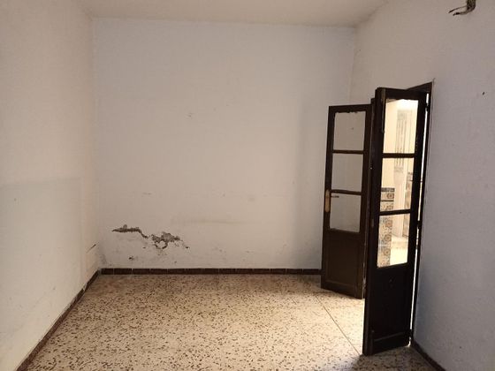 Foto 1 de Casa en venda a calle Carmona de 4 habitacions i 137 m²